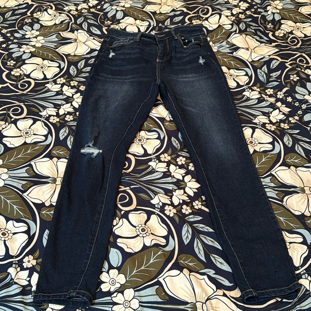 True Craft High Rise Skinny distressed jeans- size 9. NWOT